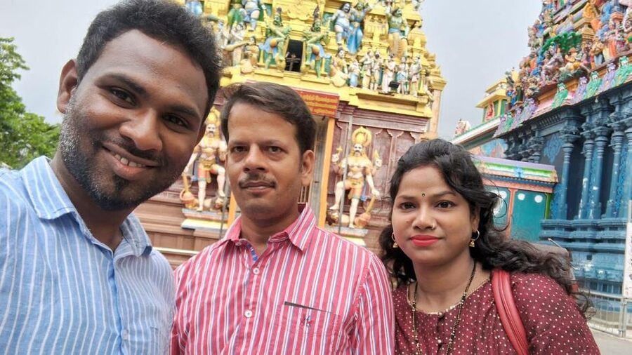 Colombo: Sightseeing Tour by Tuk Tuk Safari - All Inclusive - Hindu architecture and the waterfront