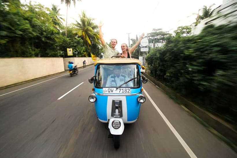 Colombo: Tuk Tuk City Highlights Tour with Lunch - Temple visits require practical preparation