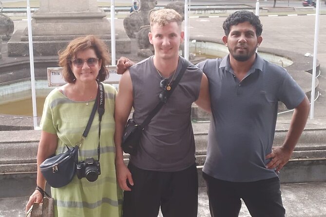 Colombo Tuk Tuk City Tour - Two Hindu temples, two very different visits