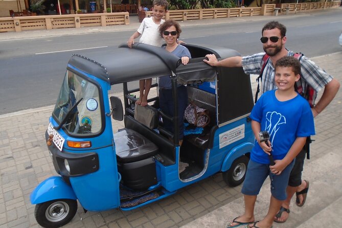 Colombo Tuk Tuk City Tour -Sightseeing Entry Fees & Food Included - Sri Kailawasanathan Kovil and the Lotus Tower
