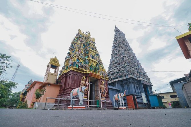 Colombo Tuk Tuk City Tour -Sightseeing Entry Fees & Food Included - Pettah Market is the most authentic part of the route