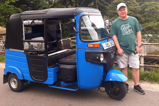 Colombo Tuk Tuk City Tour -Sightseeing Entry Fees & Food Included - Tea tasting and Gangaramaya Temple