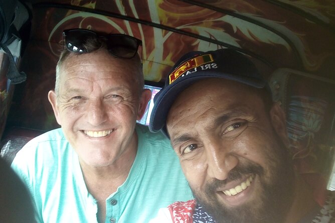 Colombo Tuk Tuk city tour with friendly Tuk driver(All inclusive) - Pettah and the red-and-white Jami Ul-Alfar Mosque