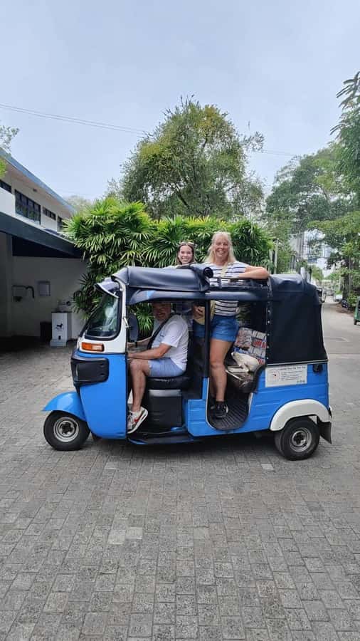 Colombo Tuk Tuk Tour with Entry Fees & Food Included - Should you book it?