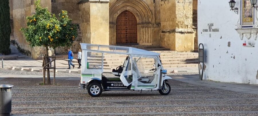 Córdoba: Guided City Tour by Tuk-Tuk - Photo stops and the pace of the tour
