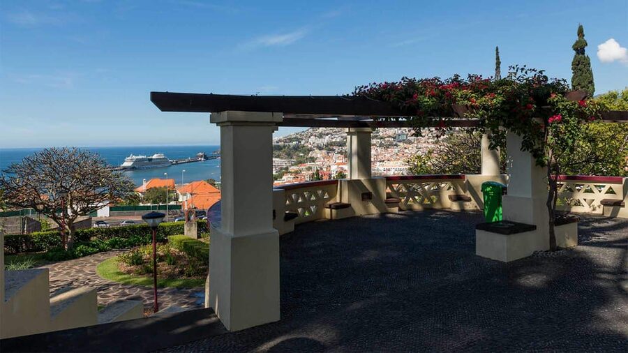 Cristo Rei Guided TukTuk Tour (From Funchal) - Reaching the Cristo Rei statue