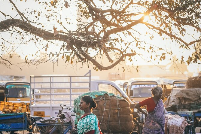 Delhi: Explore Old Delhi on Tuk Tuk with Shopping and Street Food - Red Fort: a major landmark, mostly from the outside