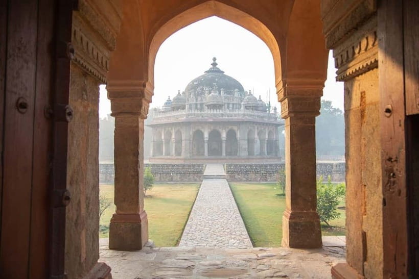 Delhi: Old City Guided Tour with Rickshaw Ride & Pickup - Red Fort from outside, then Rajghat