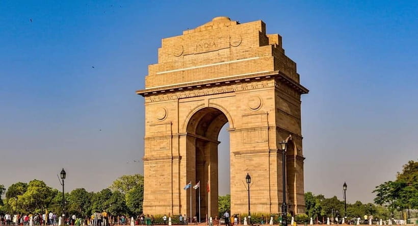 Delhi: Old Delhi and Chandni Chowk Tuk-Tuk Tour - The street-food stop and what to expect