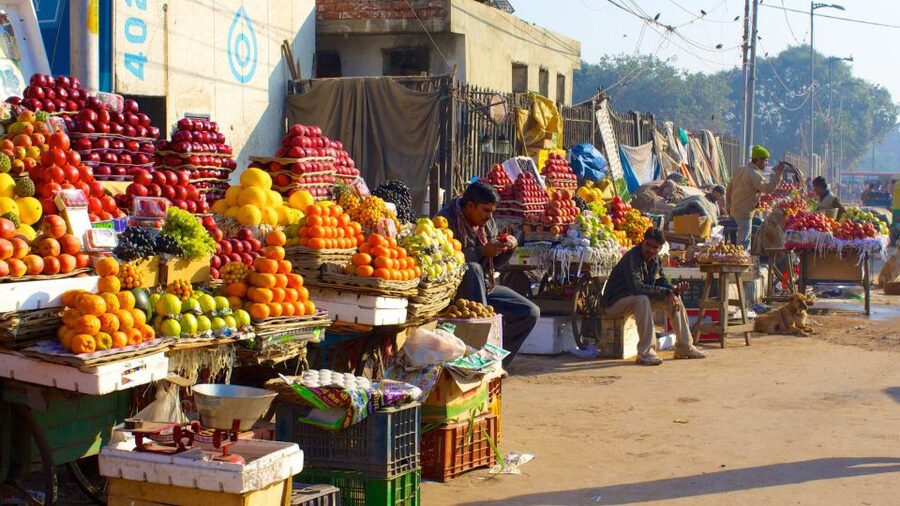 Delhi: Old Delhi City Tour with Tuk Tuk Ride & Street Food - The markets: spices, silver, sweets, and shopping time