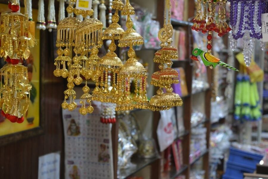 Delhi: Old Delhi City Tour with Tuk Tuk Ride & Street Food - The Red Fort: a quick look at Mughal Delhi