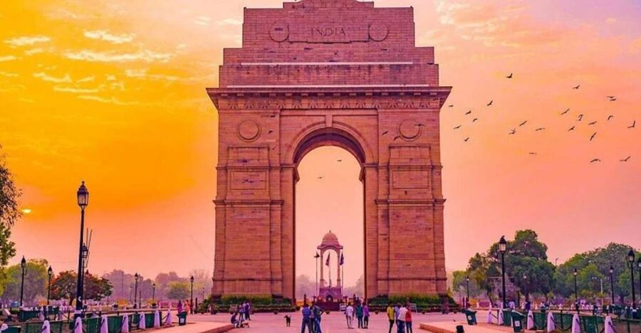 Delhi: Old Delhi City Tour with Tuk-Tuk Ride & Street Food - Jama Masjid, Old Delhi’s grand first stop