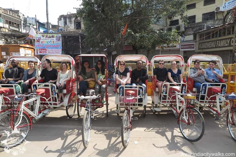 Delhi: Old Delhi Guided Tour with Rickshaw & Entry Tickets - Key points at a glance