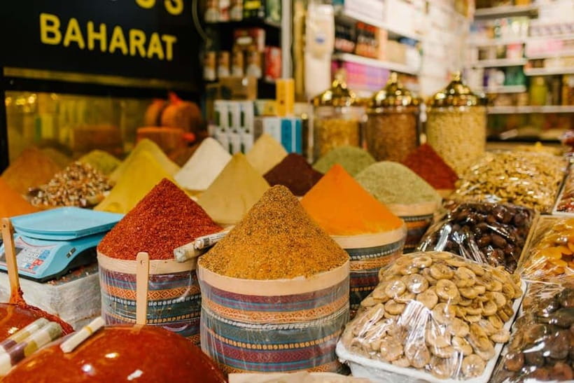 Delhi: Old Delhi Guided Tour with Rickshaw & Entry Tickets - A 15-minute rickshaw ride through Chandni Chowk