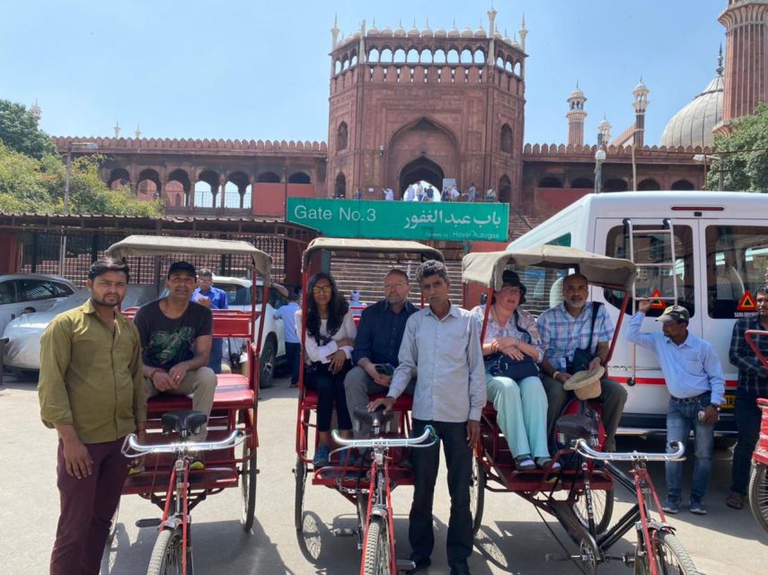 Delhi: Private Chandni Chowk, Food Tasting, & Tuk-Tuk Tour - The guides make the biggest difference