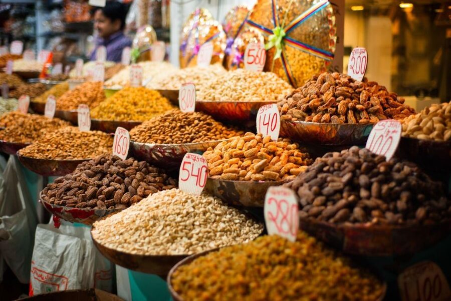 Delhi: Private Chandni Chowk, Food Tasting, & Tuk-Tuk Tour - Street food around the spice markets