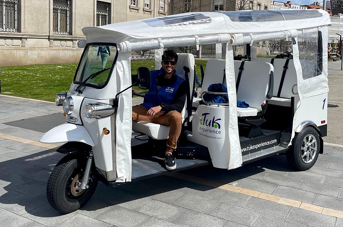 Discover Coruña 1 hour Private Tour in Tuk tuk - Old walls and the long Paseo Marítimo
