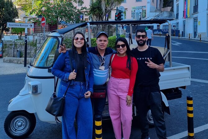 Discover Sintra of Tuk Tuk: Palaces, Legends and Landscapes - Lunch, water, and the human side of the tour