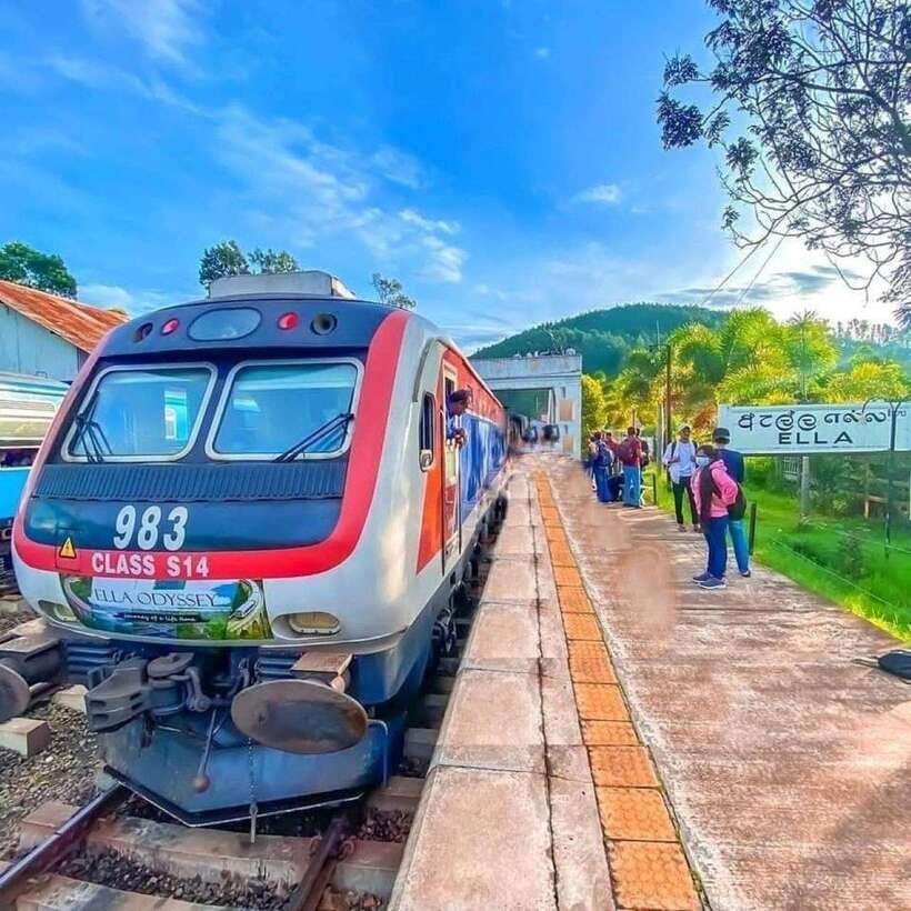 Ella: Adventure day trip to explore Ella by tuk tuk - Demodara to Ella by train