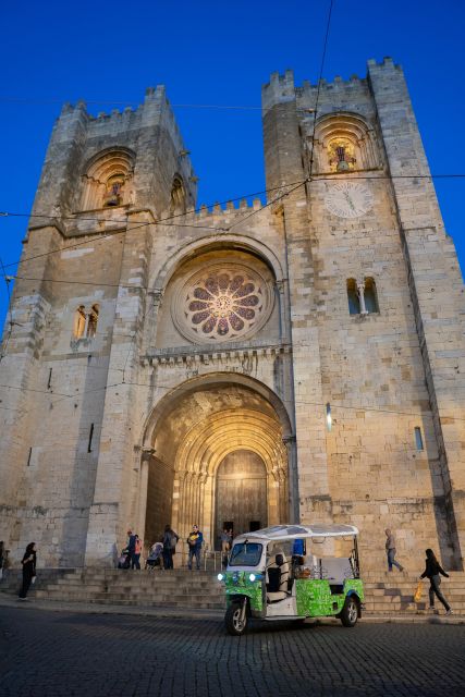 Essential Tour of Old Lisbon in 2H00 : Private Tuk-Tuk Tour - Lisbon Cathedral and the first view over Alfama