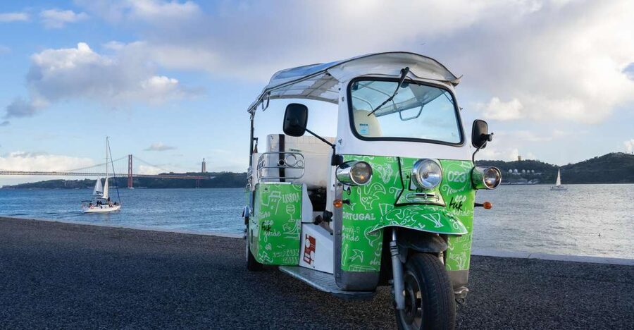 Essential Tour of Old Lisbon in 2H00 : Private Tuk-Tuk Tour - Príncipe Real, Estrela, and the final stretch