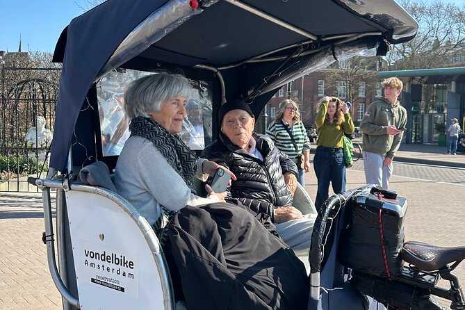 Explore Amsterdam in 75 Minutes – Pedicab Rickshaw City tour - Price, group size, and what the value means