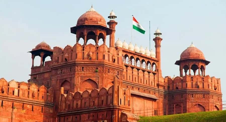 Explore Chandni Chowk: Old Delhi Private Tuk Tuk & Food Tour - India Gate and the New Delhi Finish