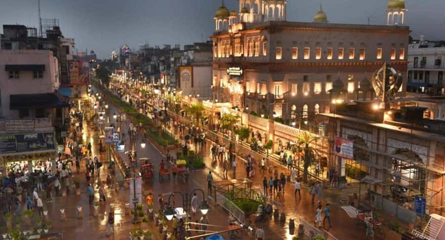 Explore Chandni Chowk: Old Delhi Private Tuk Tuk & Food Tour - Who Should Book This Experience