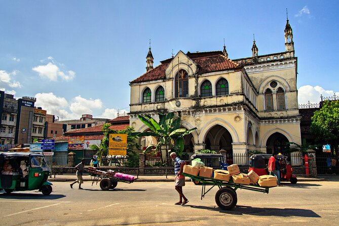 Explore Colombo by Tuk Tuk – All Entry Fees Included - Gangaramaya Temple and Colombo’s Buddhist Center