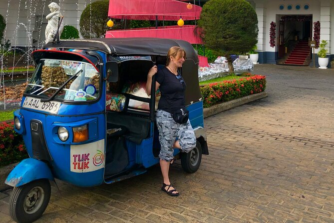 Explore Colombo by Tuk Tuk Morning & evening (Private Tours) - Colombo Lighthouse and the waterfront