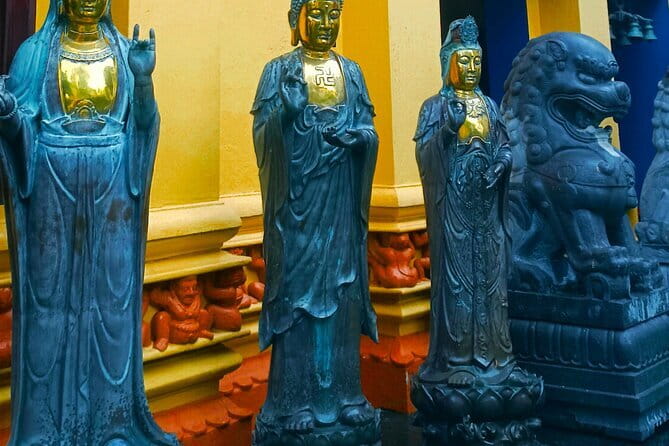 Explore Colombo City Highlights in a Private Tuk Tuk - Tea, sapphires, and the final shopping stops