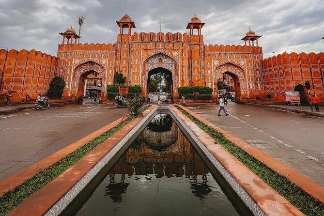 Explore Jaipur with a Private Tuk-Tuk - City Palace gives you the longest look at royal Jaipur