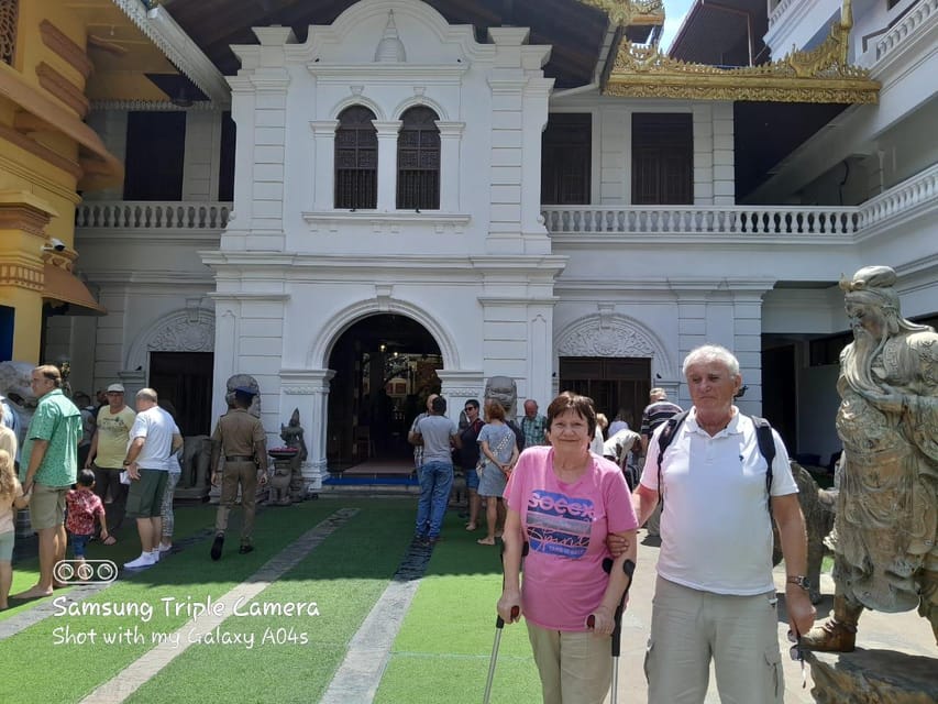 Explore The Colombo City by Private Tuk Tuk or Car - Pettah Market, where Colombo gets loud and practical