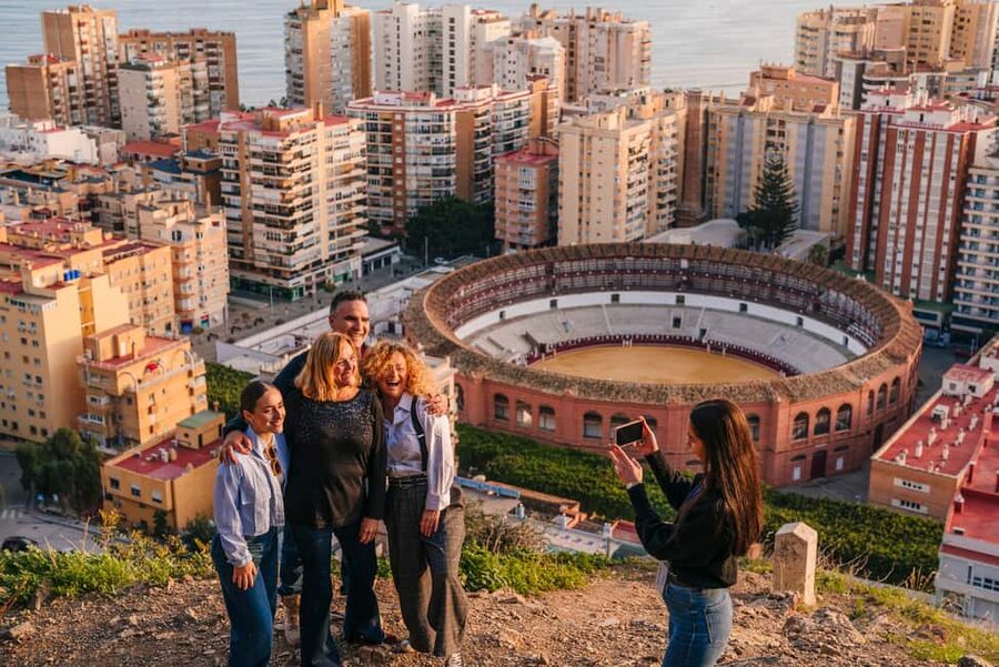 Express Tuk-Tuk Tour in Malaga: Gibralfaro Viewpoint and Photography - Key points at a glance