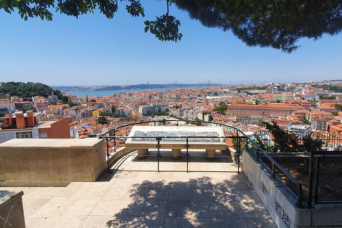 Fado TukTuk Tour 120 mins (Max 4 people) - Lisbon Cathedral and the climb toward Alfama