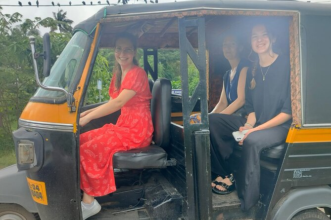 Fort Kochi Sightseeing Tuk Tuk Tour - Dutch Cemetery and St. Francis Church