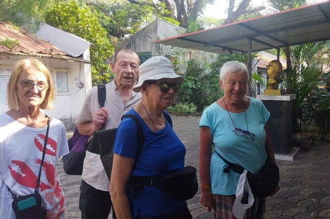 Fort Kochi Tuk-Tuk Sightseeing Tour - Colonial Churches and the Dutch Cemetery