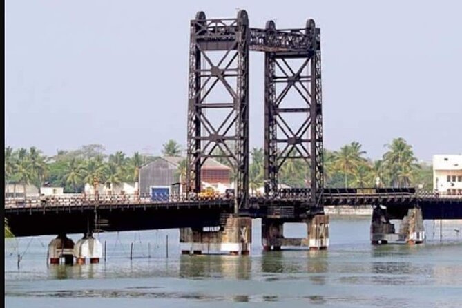 Fort Kochi Tuk-Tuk Sightseeing Tour with Local Guide - Jain Temple and the Cochin Spice Market