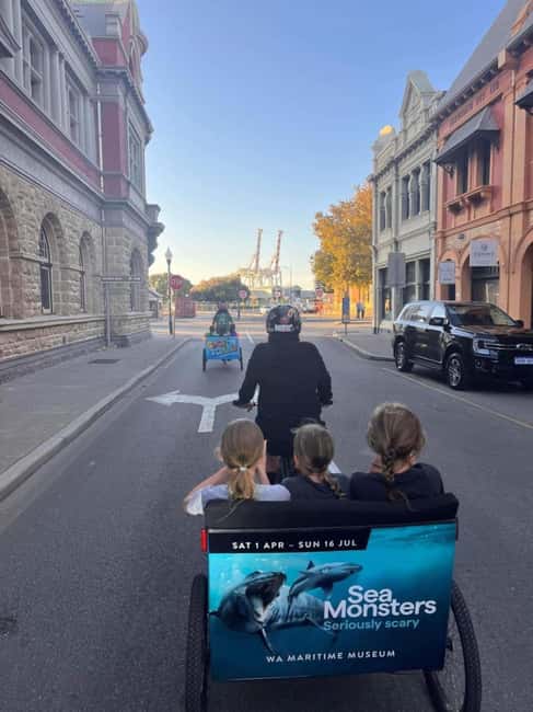 Fremantle: Rickshaw Sightseeing Tour - Starting among old buildings and new Fremantle