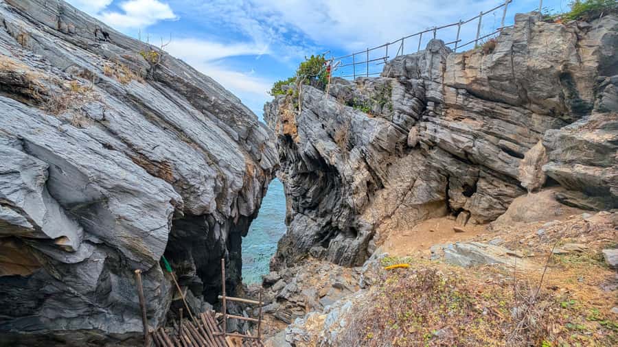 From Bangkok: Day Tour Koh Sichang Island with Tuktuk Tour - Royal traces at Laem Chakkrapong and the summer palace