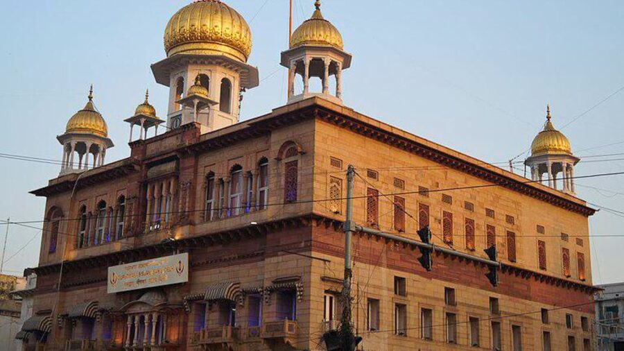 From Delhi: 3-Hour Old Delhi Tuk-Tuk Tour with Pick-up - Chandni Chowk, food, and the spice market