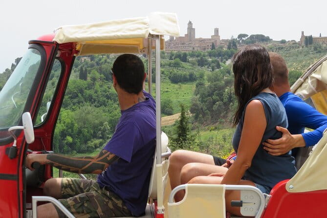 From Florence:Tuscany Tuk Tuk with Lunch, Wine & San Gimignano - Rolling through Chianti with a local guide