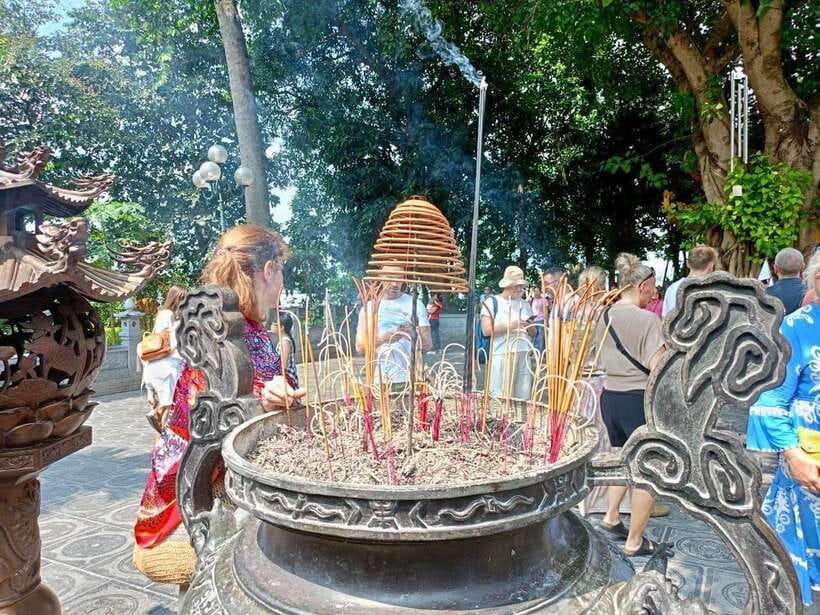From Hanoi: City Sightseeing Cycling Panoramic Tour By Cyclo - Dong Xuan Market and the city’s everyday side