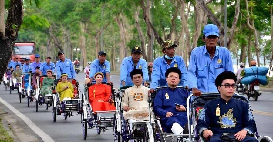 From Hue: Hue Evening Foodie Cyclo Tour. - What the $49 price really covers
