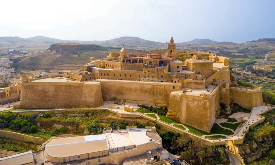 From Malta: Gozo Tuk-Tuk Tour with Comino Mini Cruise - Lunch: convenient, but keep expectations modest