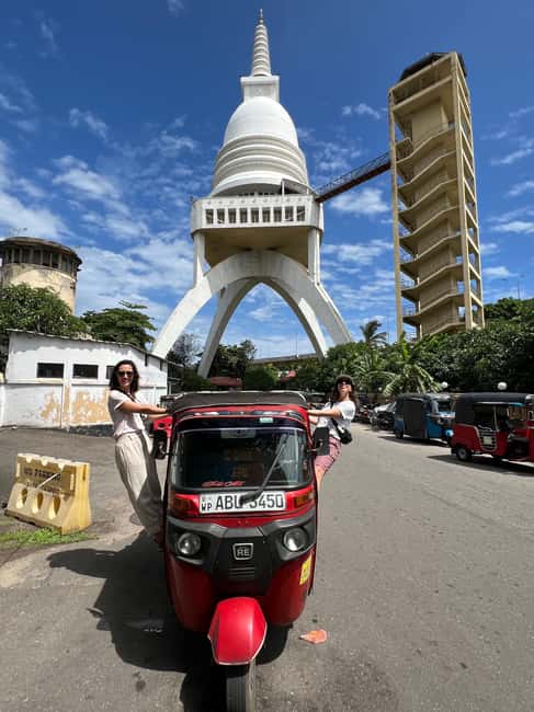 From Negombo: Colombo City Tour by Tuk Tuk with Hotel Pickup - Galle Face Green: Colombo meets the sea