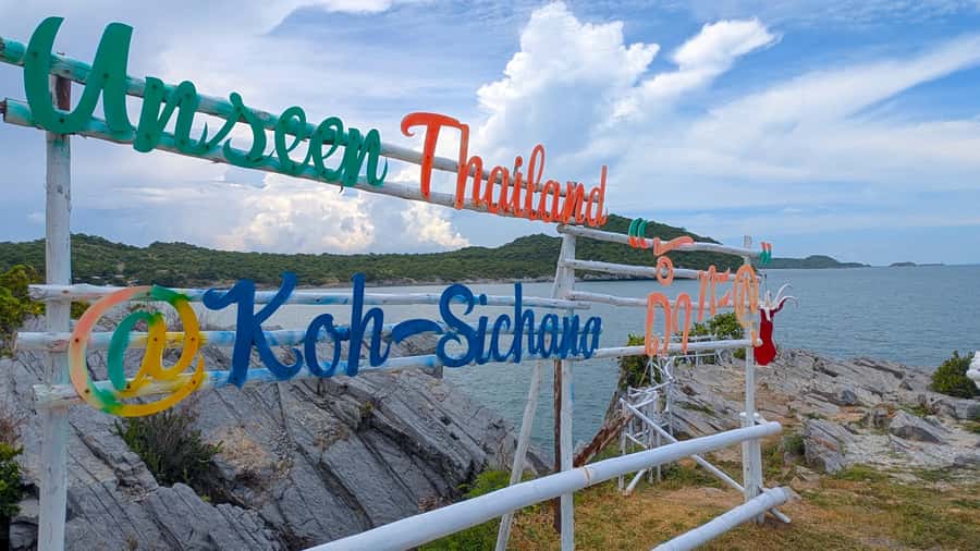 From Pattaya: Day Tour Koh Sichang Island with Tuktuk Tour - Mondop Roi Phraphutthabat and the island views