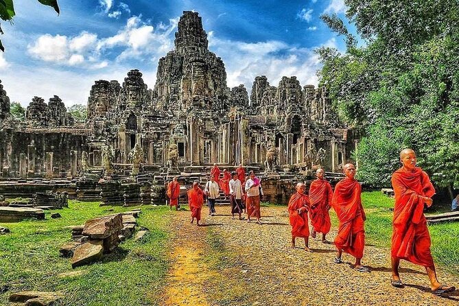 Full day by TUK TUK - Angkor Wat: give the great temple three hours