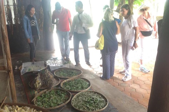 Full-Day Phnom Penh City & Silk Island with a local Tuk Tuk Tours - Seeing silk as a craft, not just a souvenir