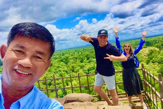 Full-Day Private Tuk Tuk Tour of Angkor Wat Temples - Angkor Thom and Bayon bring the day to a grand finish